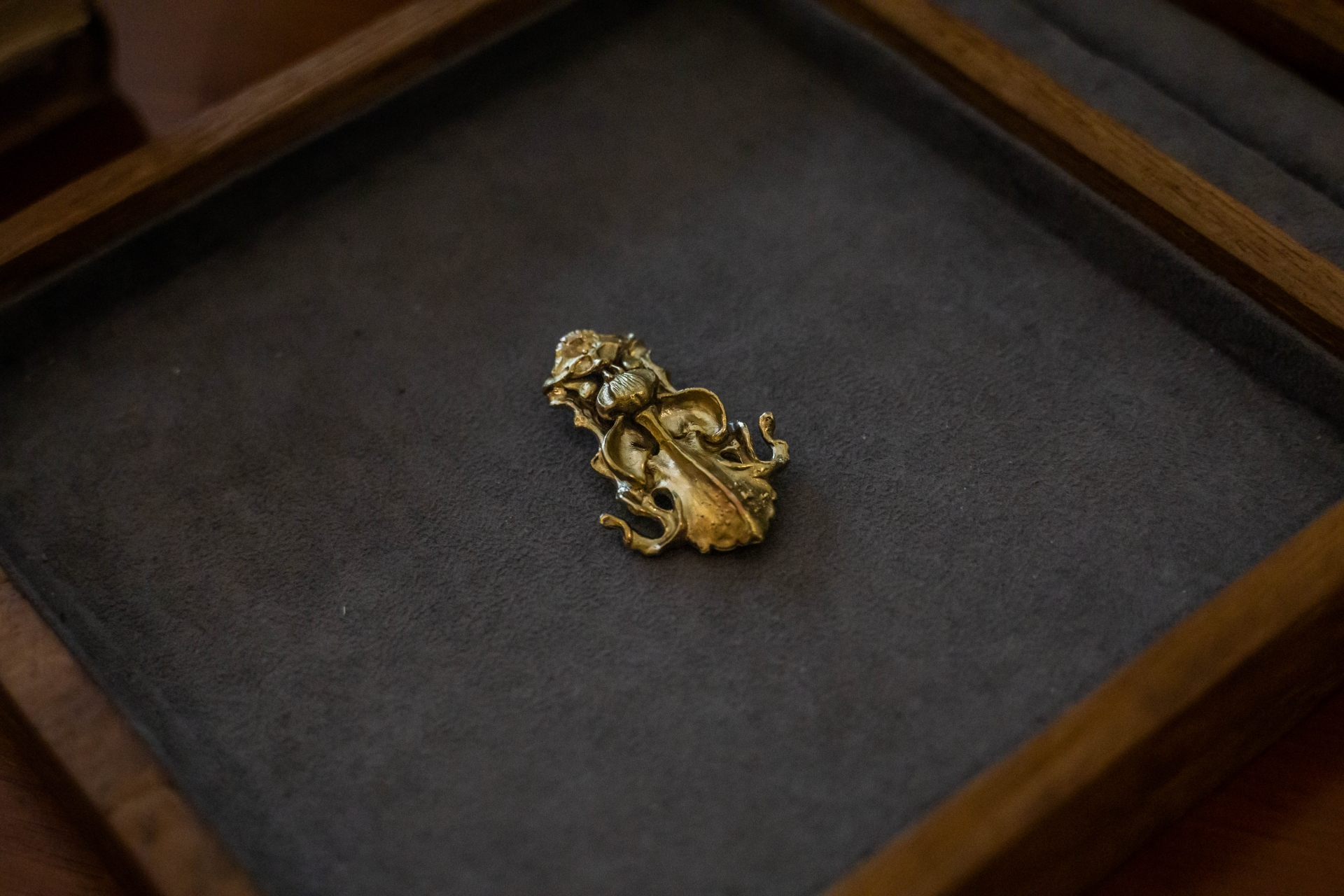 GOLD BISSU BROOCH SMALL